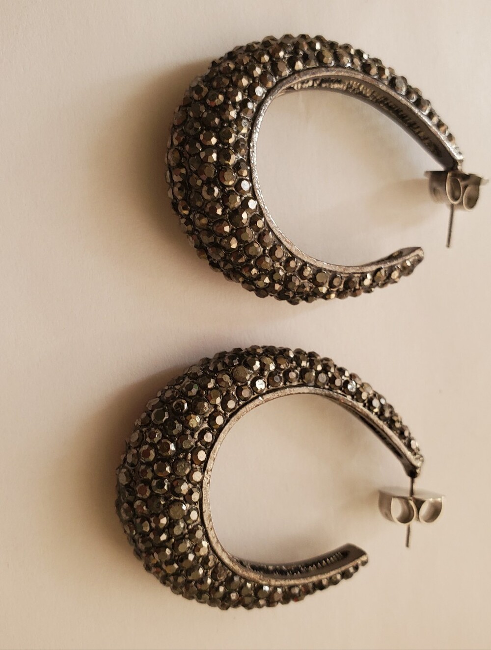 Black Open Hoop Sparkle Rhinestones Pierced Earrings Women Jewelry Preowned - Picture 4 of 8